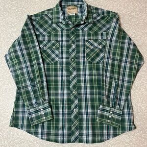 Wrangler Green and White Plaid Button Down Shirt